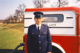 1996 - Oslavy - Starosta sboru v uniformě.jpg